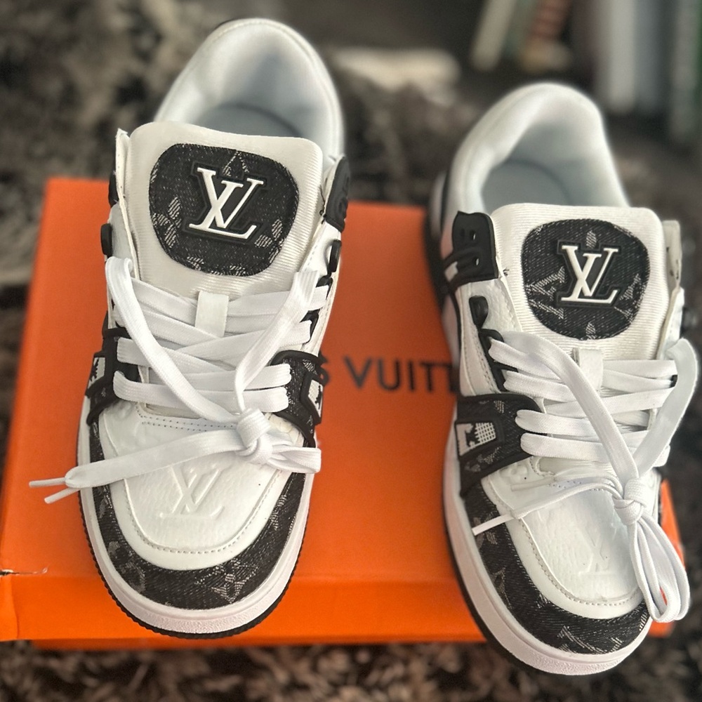 Louis Vuitton Black and White Sneakers Sleek Modern Design - Picture 3 of 5